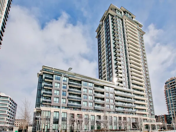 15 Water Walk Dr #815, Markham, ON L6G 0G2