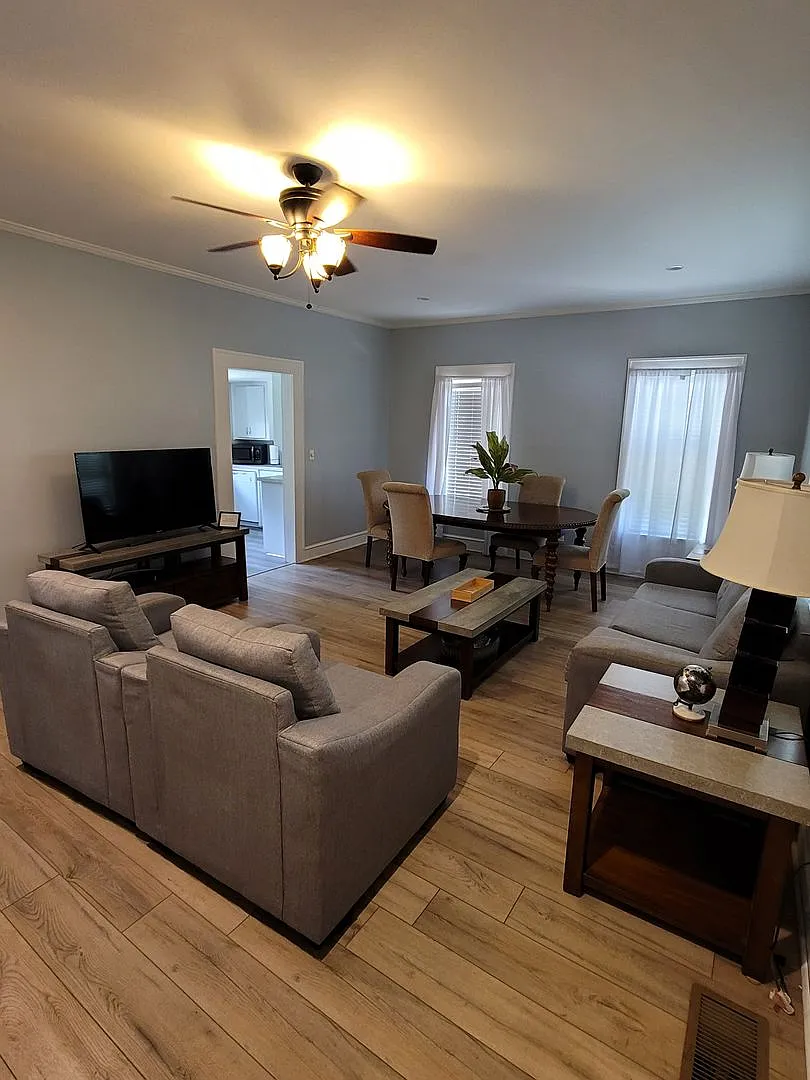 Move In Special!! Beautiful 3 Bedroom 2 Bath Home — Photo 4