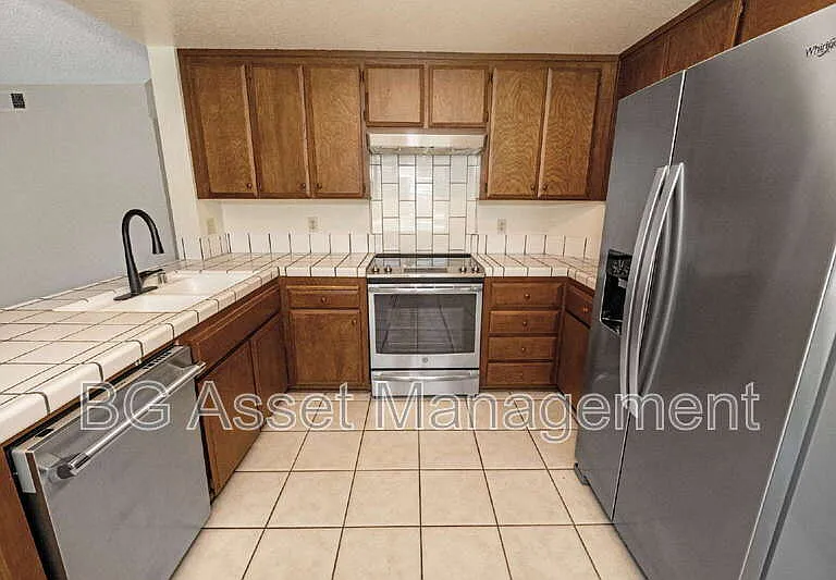 2726 Garrity Ct — Photo 5