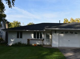 196 N Michigan St, El Paso, IL 61738