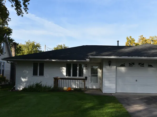 196 N Michigan St, El Paso, IL 61738