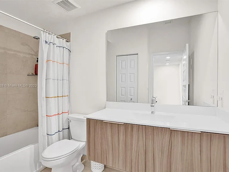 10437 NW 82nd St #5 — Photo 22