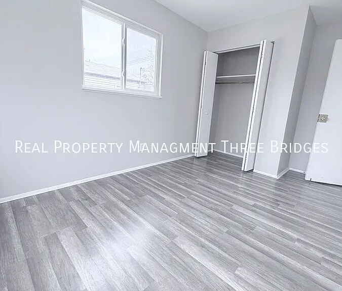 241 Flora Dr — Photo 5