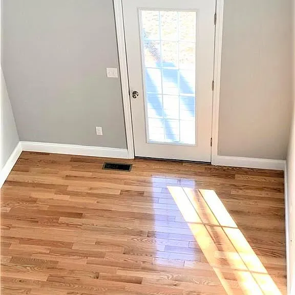 380 King St #11 — Photo 13