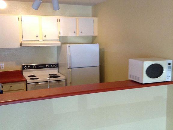 4th image of 5834 NE 75th St #103