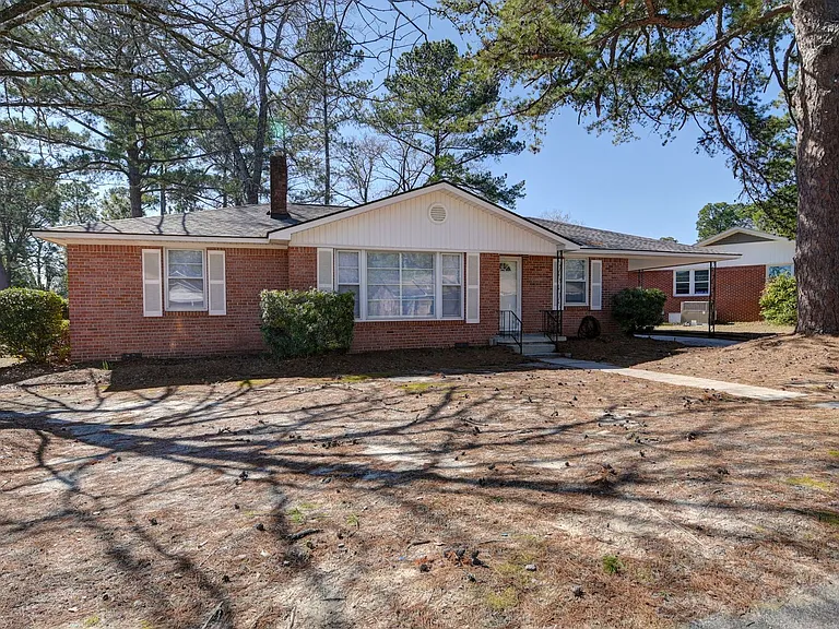 1813 Fairlawn Cir — Photo 38