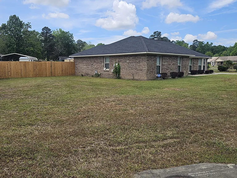5727 Lexington Dr — Photo 3