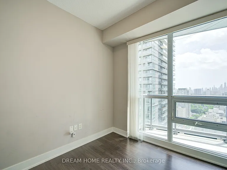 30 Roehampton Ave #2902 — Photo 21