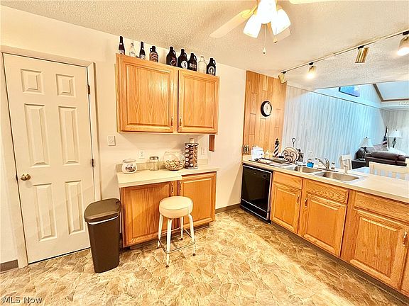 4th image of 1025 Harbor St APT 33