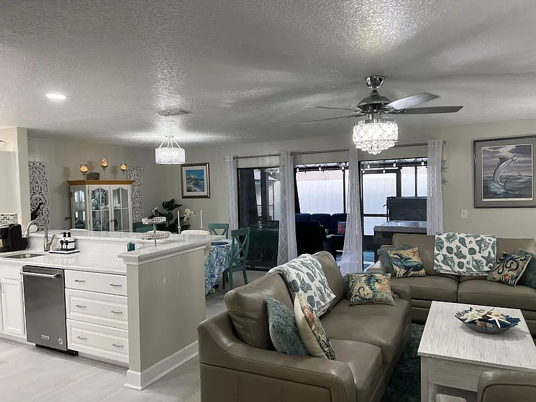 129 Bermuda Ct — Photo 4