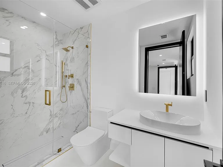 3220 NE 7th St — Photo 27