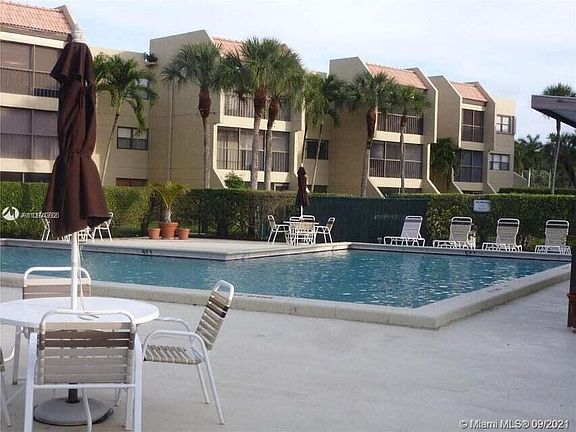 2nd image of 220 Lakeview Drive #209
