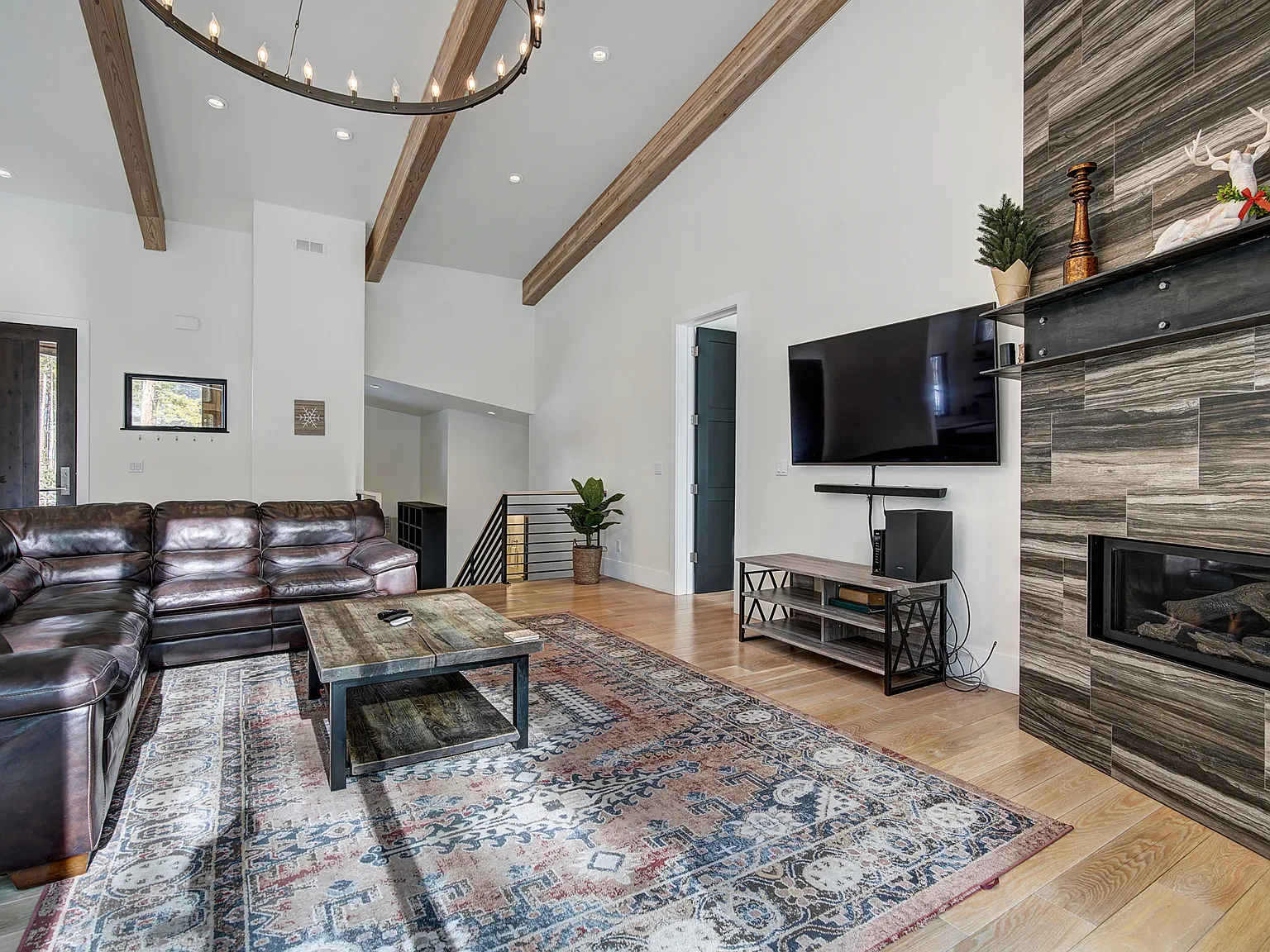 4 bed, 3.5 bath, 2855 sqft, $15,000 — Photo 4