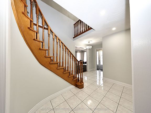 5th image of 35 Kirk Dr