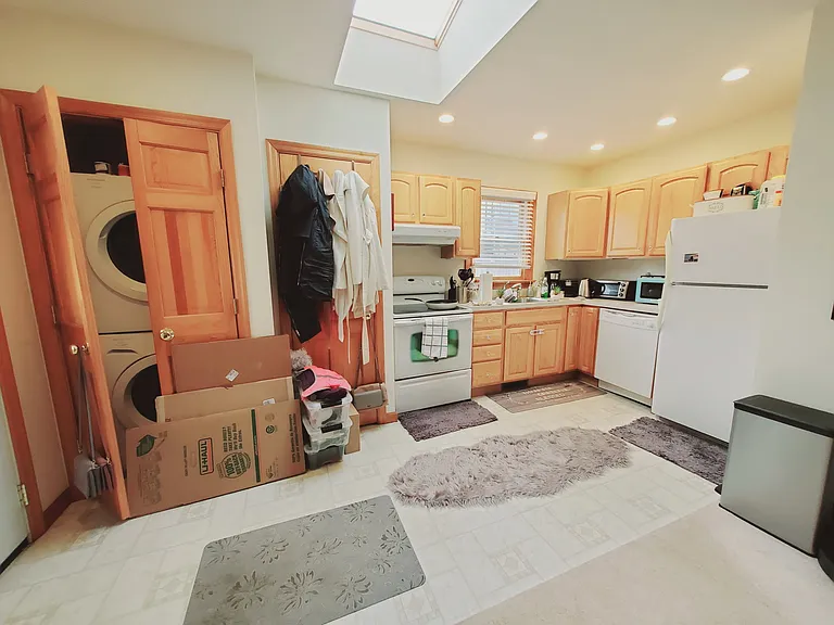 19 Oak St #H — Photo 1