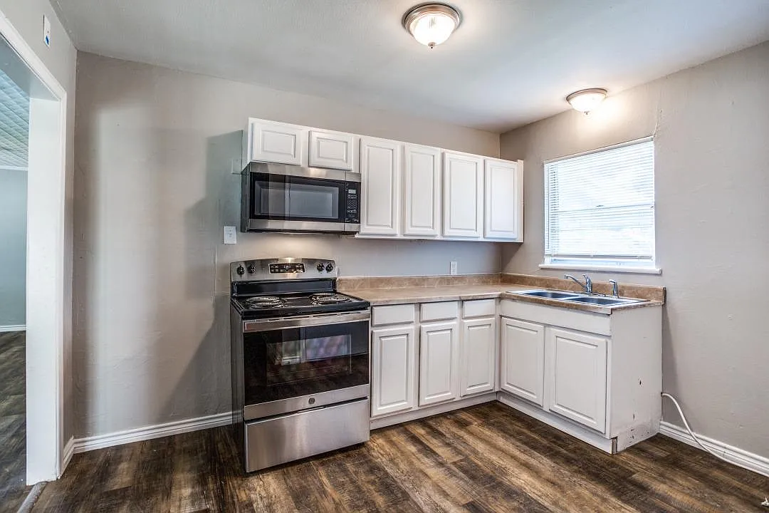 516 Highland Dr — Photo 2