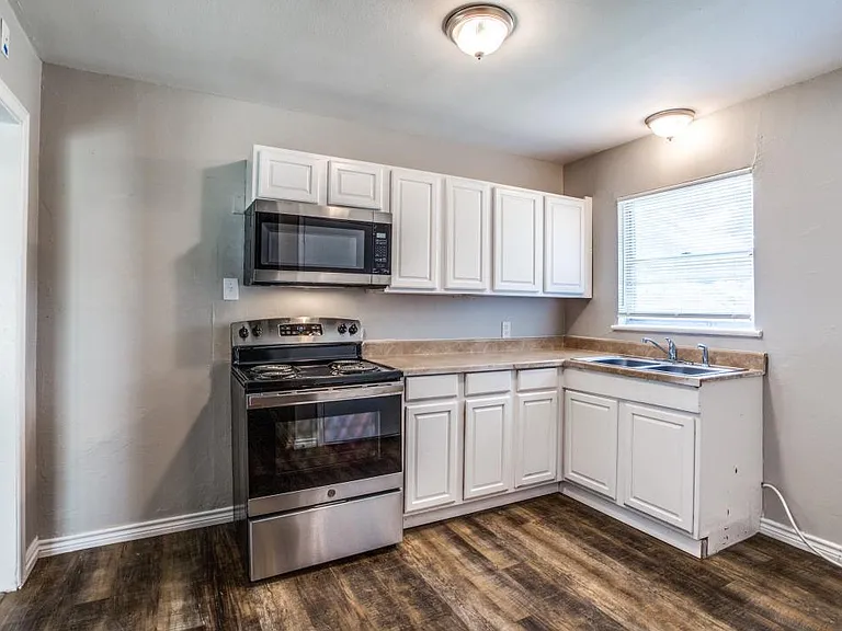 516 Highland Dr — Photo 2