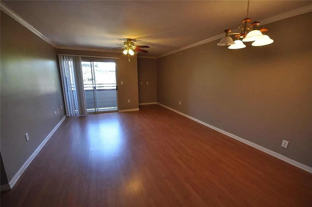 3 bed, 2.0 bath, 1211 sqft, $2,500 — Photo 4