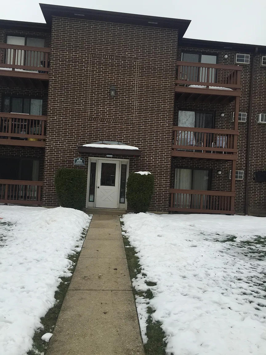 1000 Spruce St APT 3B photo 1