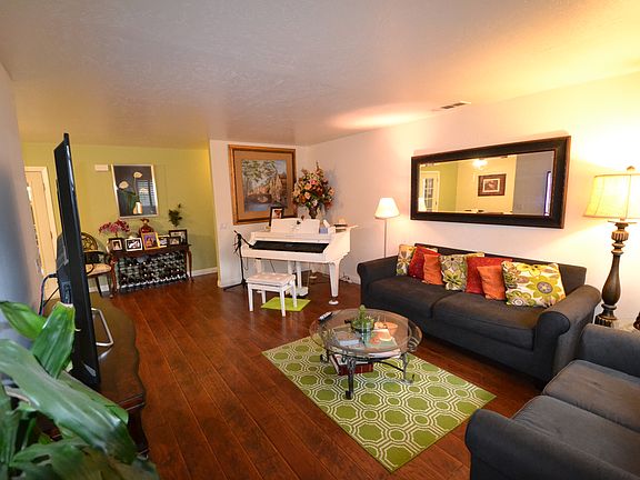 5th image of 15467 Rose St