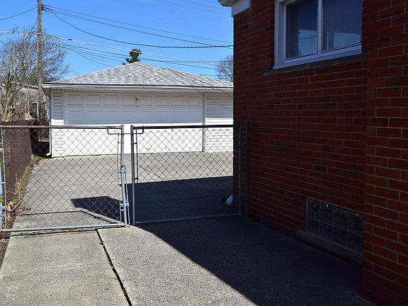 3rd image of 33364 Kentucky St
