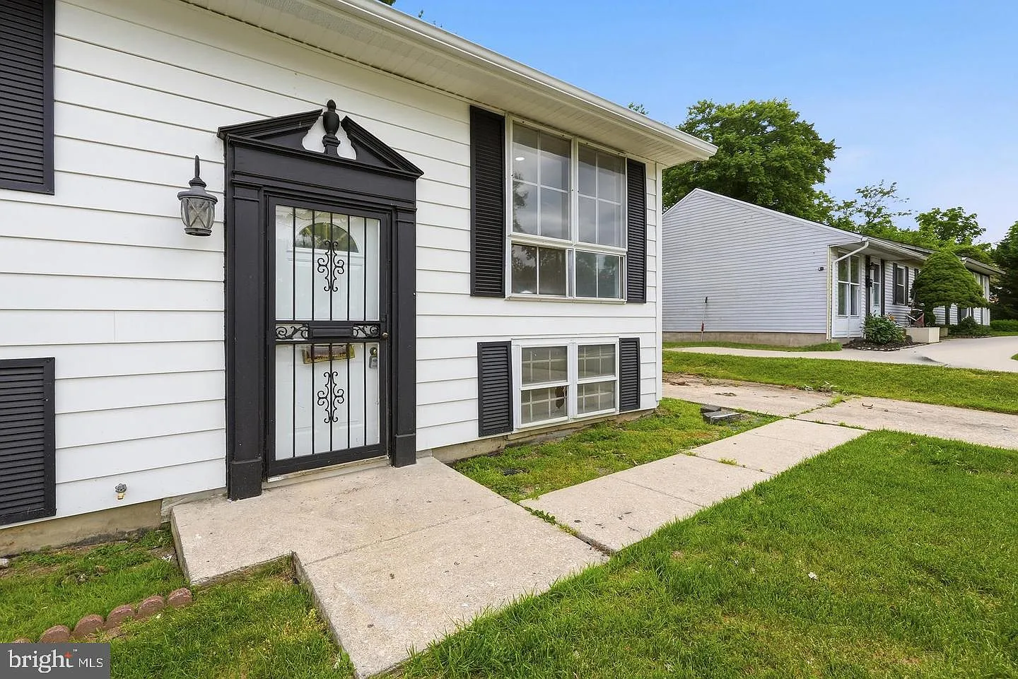5 bed, 2.0 bath, 1625 sqft, $3,250 — Photo 4