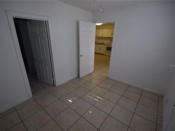 4th image of 301 Avenue B SE #1A