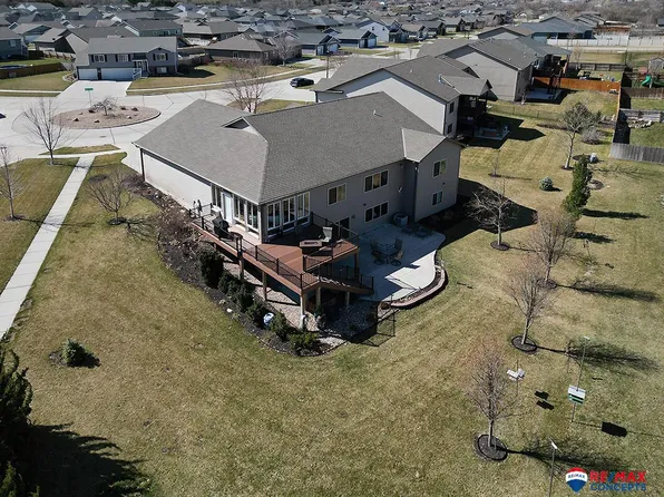 9420 Garland St, Lincoln, NE 68505