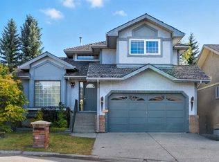 135 NW Canterbury Ct SW, Calgary, AB T2W6C1