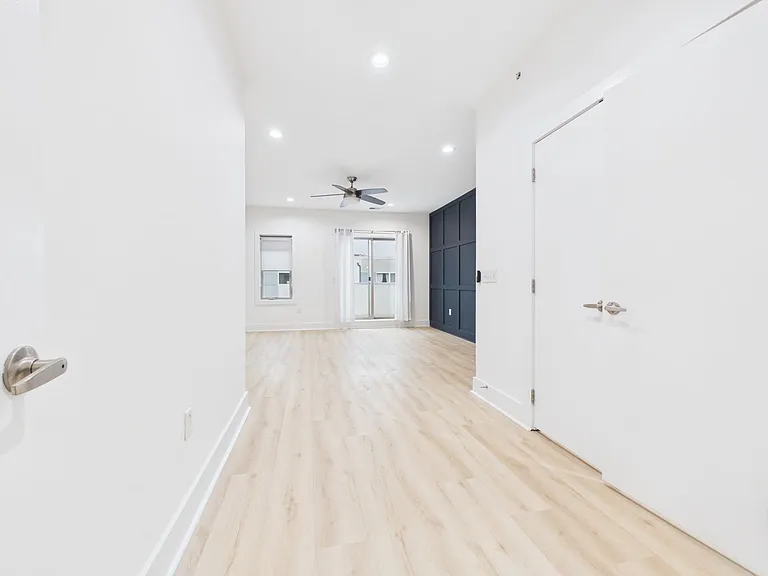 1129 N Hope St — Photo 39