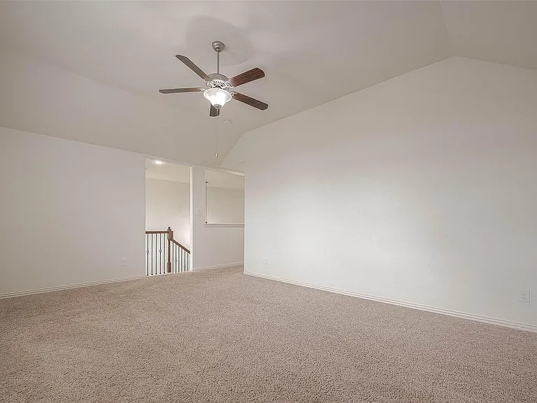 2261 Oak Circle Dr N — Photo 41