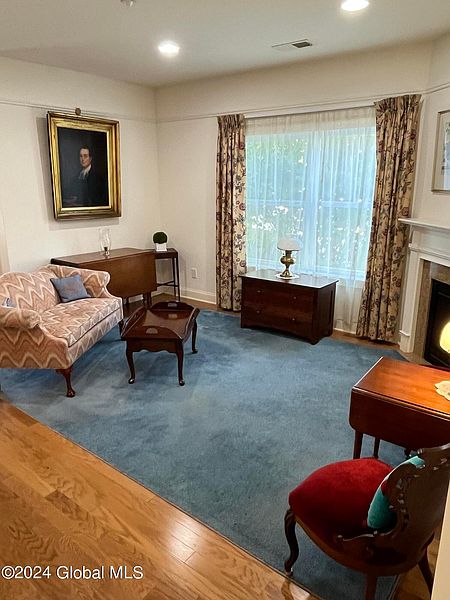 4th image of 701 Heather Lane #701