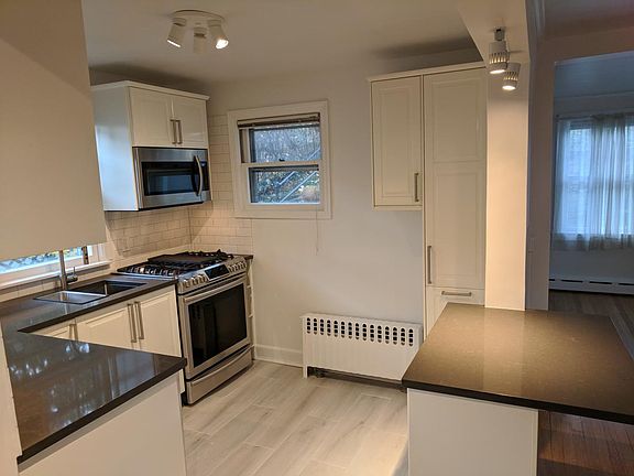2nd image of 546 Ashford Ave