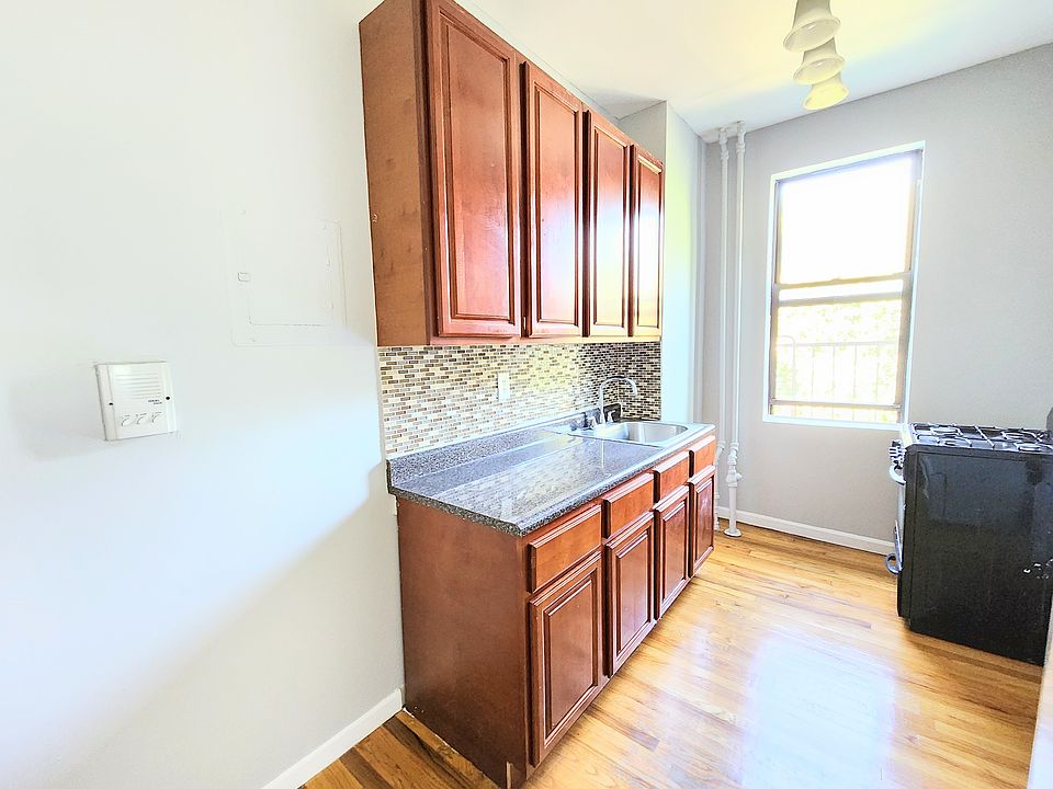 2nd image of 875 Saint Johns Pl #13