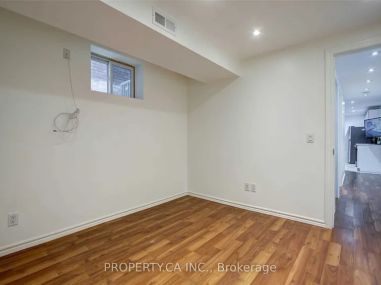 1012 Ossington Ave #LOWER — Photo 10