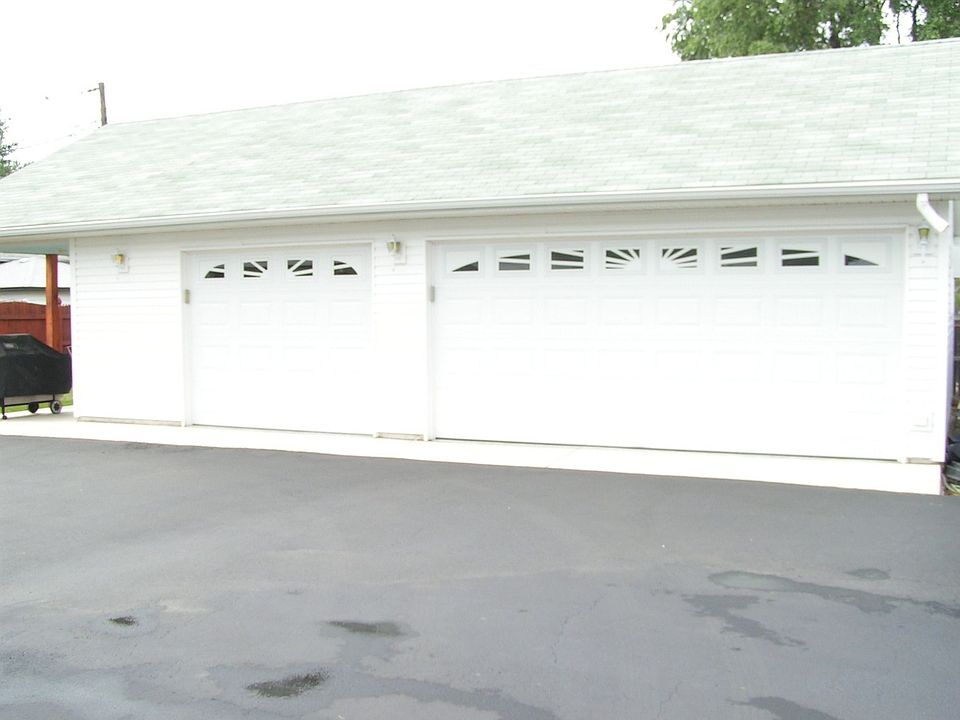 2nd image of 7700 W 81st St
