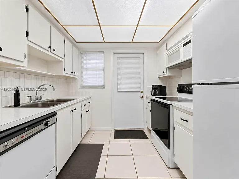 2431 SW 82nd Ave #203 — Photo 8