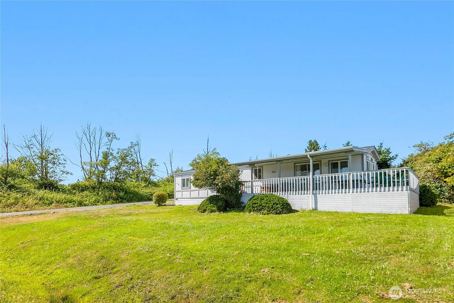 5594 Hillvue Road photo 1