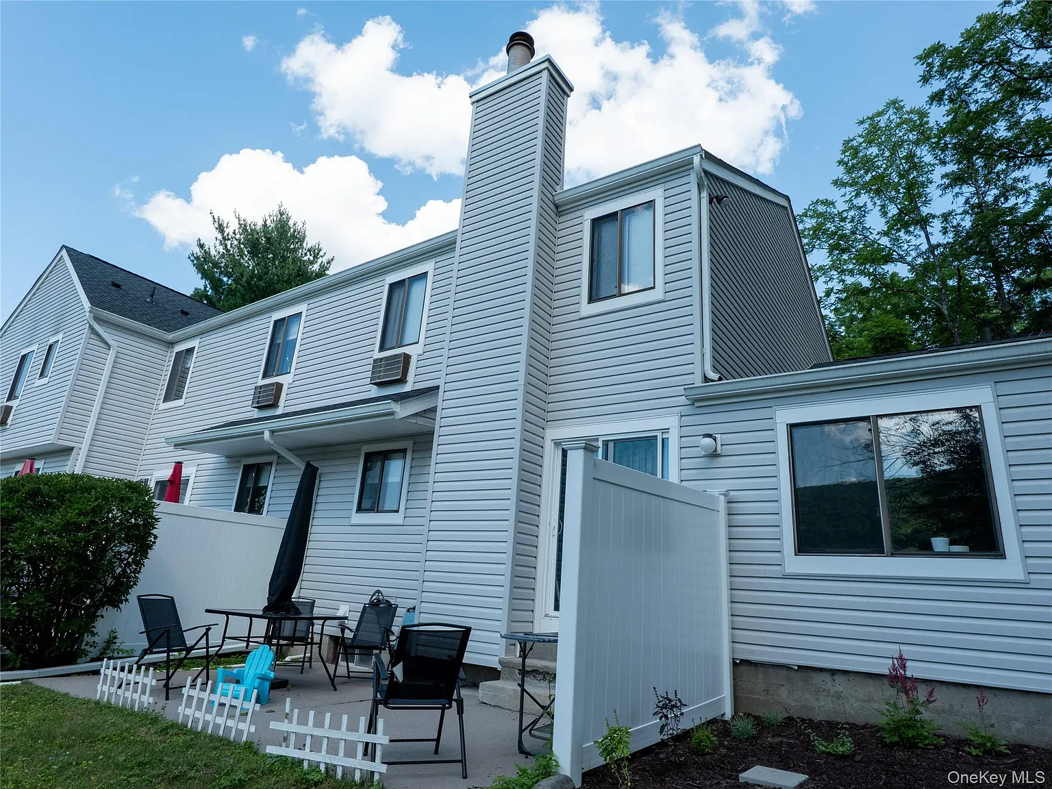 3 bed, 2.5 bath, 1840 sqft, $3,300 — Photo 2