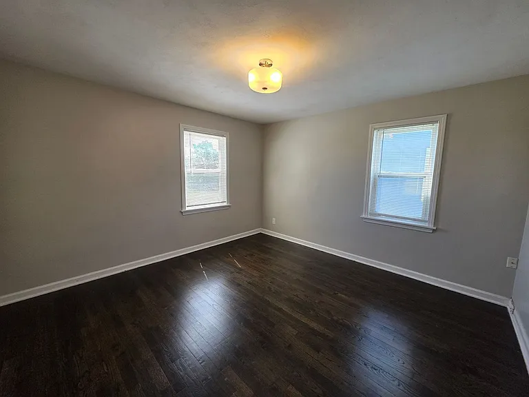 726 S Leonard St — Photo 8
