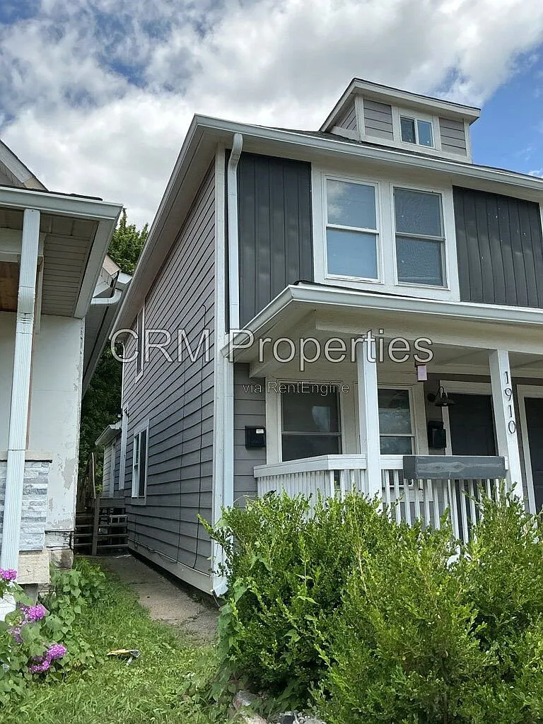 Studio, $850 — Photo 2