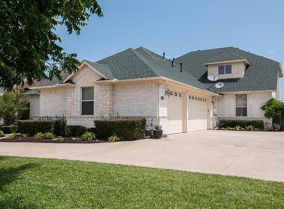 2nd image of 3329 Vista Lake Cir