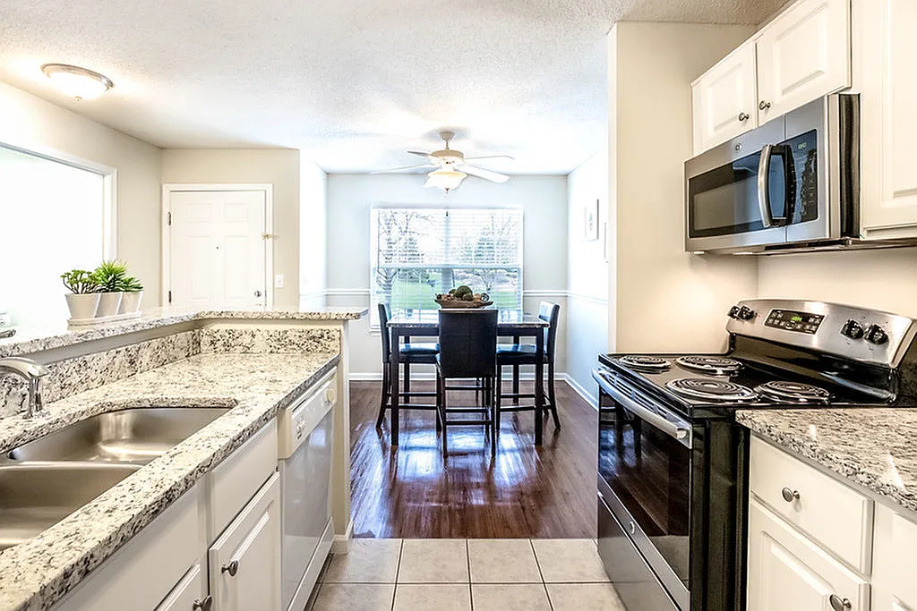 Autumn Creek Apartments — Photo 2