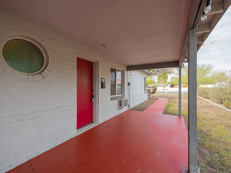 1505 E Harvard St — Photo 3