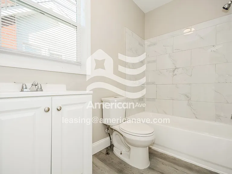 880988_011_main_bathroom_14097488.jpg