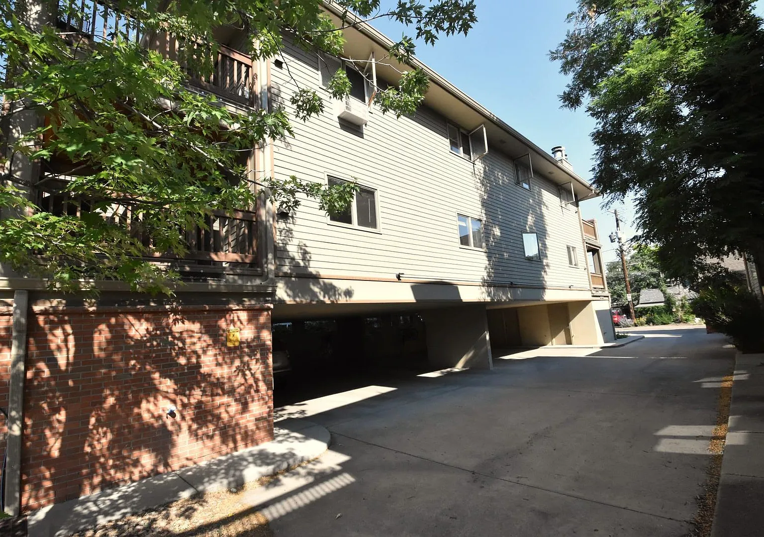 1921 Walnut St — Photo 2