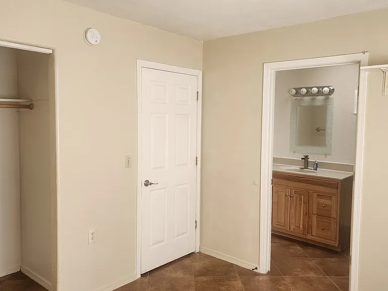 1285 N Bryant Ave — Photo 5