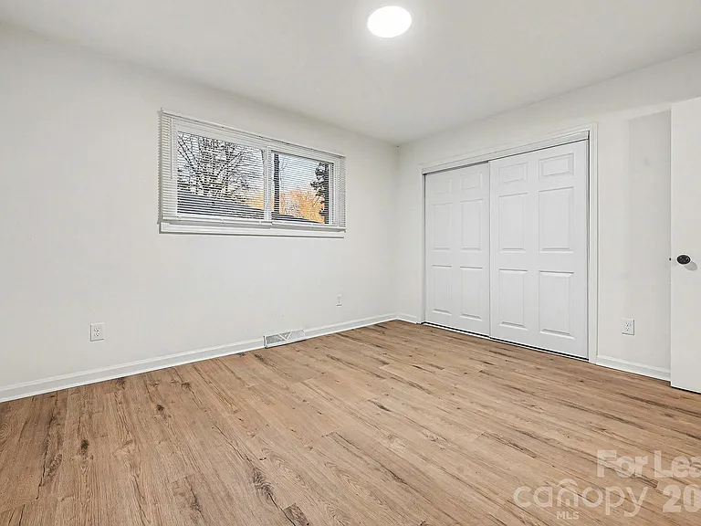 5003 Lakecrest Dr — Photo 13