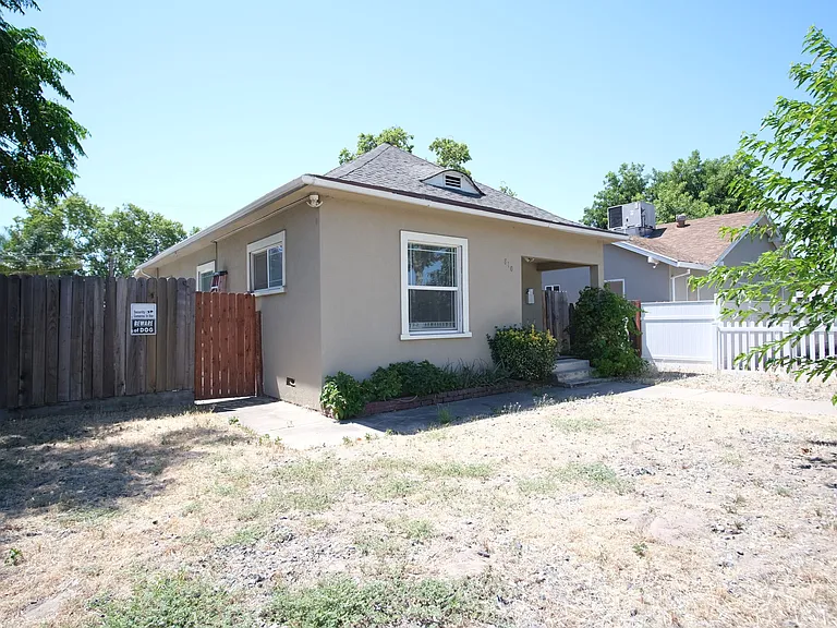 810 E Olive Ave — Photo 4