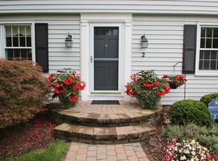 2 Highledge Dr, Penfield, NY 14526